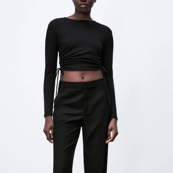 Spotted on Sophie: ZARA RIBBED TOP WITH GATHER DETAIL - Picture 5 of 13